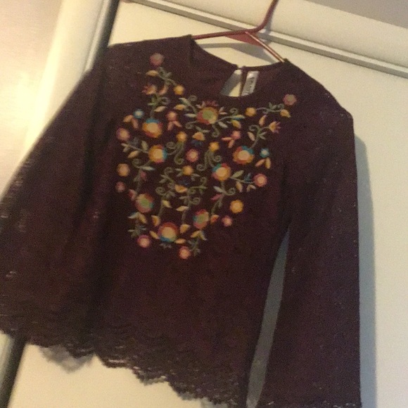 Size S girls Lace bell sleeve embroidered shirt - Picture 5 of 6